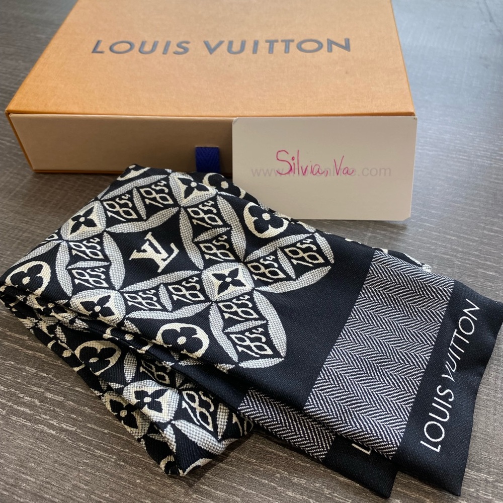Authentic LV 1824 twilly